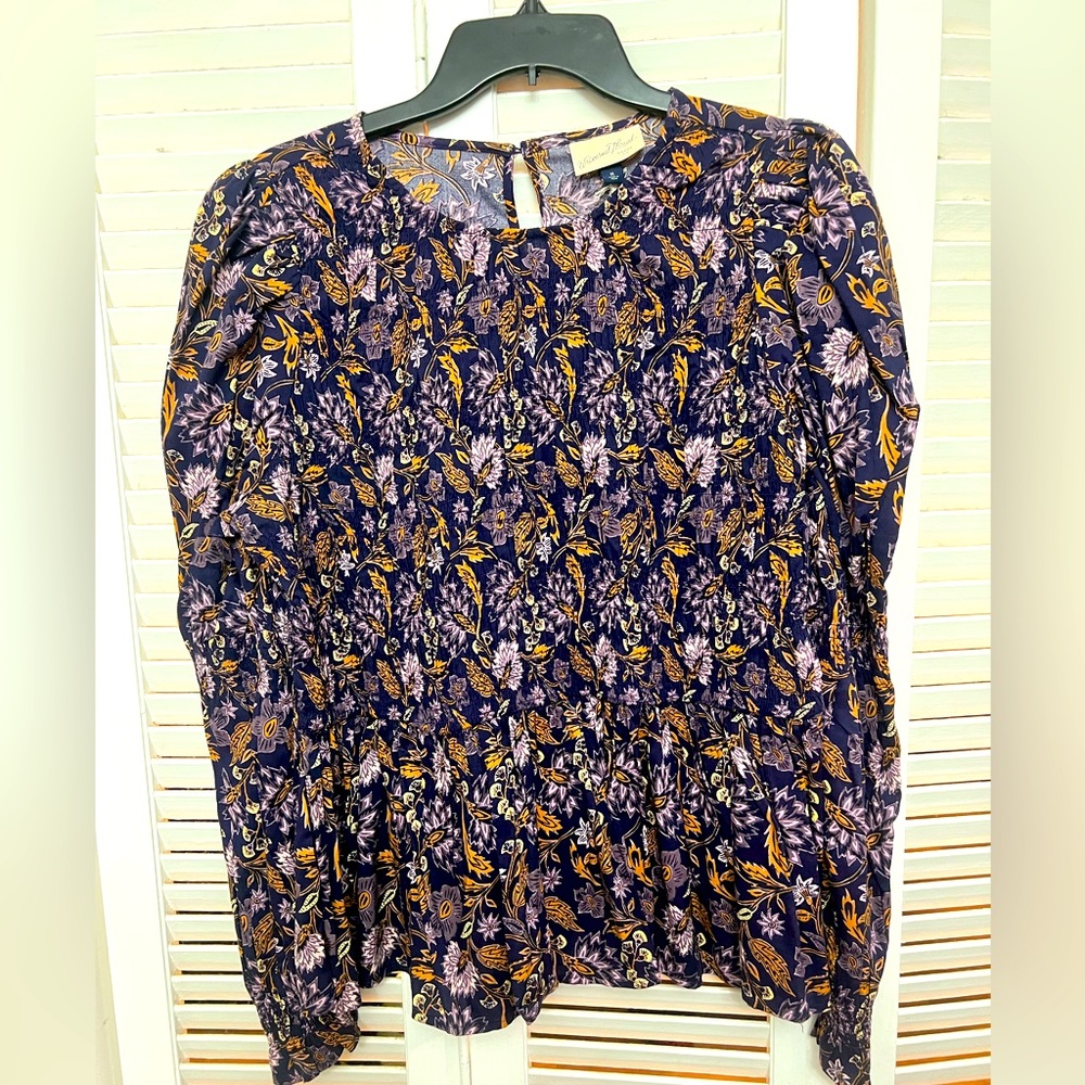 Women’s Universal Threads long sleeve blouse